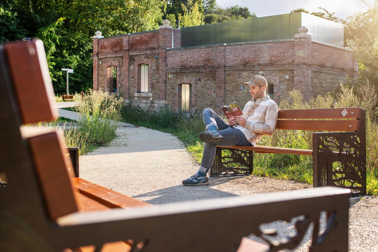 A visitor relaxing near one of the Kabaisercher; he's sitting on a bench along the way, the Kabaischen visible in the background.
